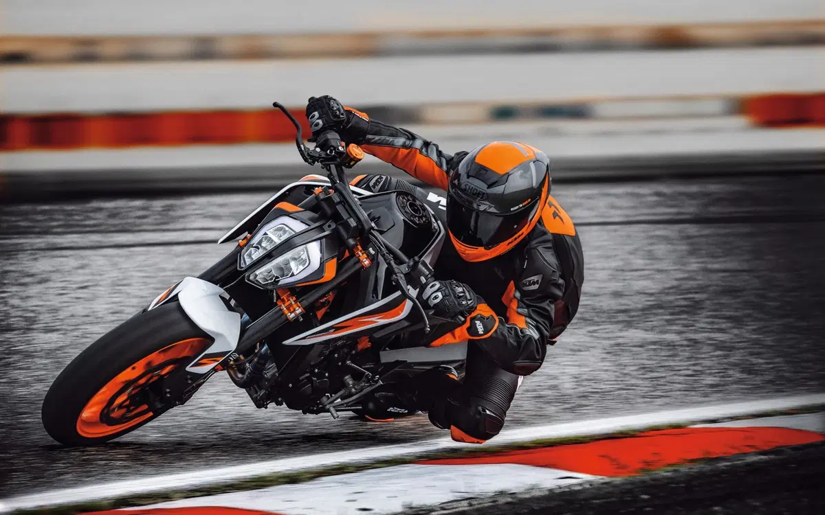 KTM 890 Duke R a EICMA 2019: foto, dati e prezzo (4)