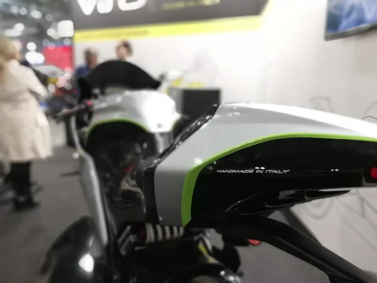 Vins EV-01: dal 2 tempi all'elettrico a EICMA 2019 (2)