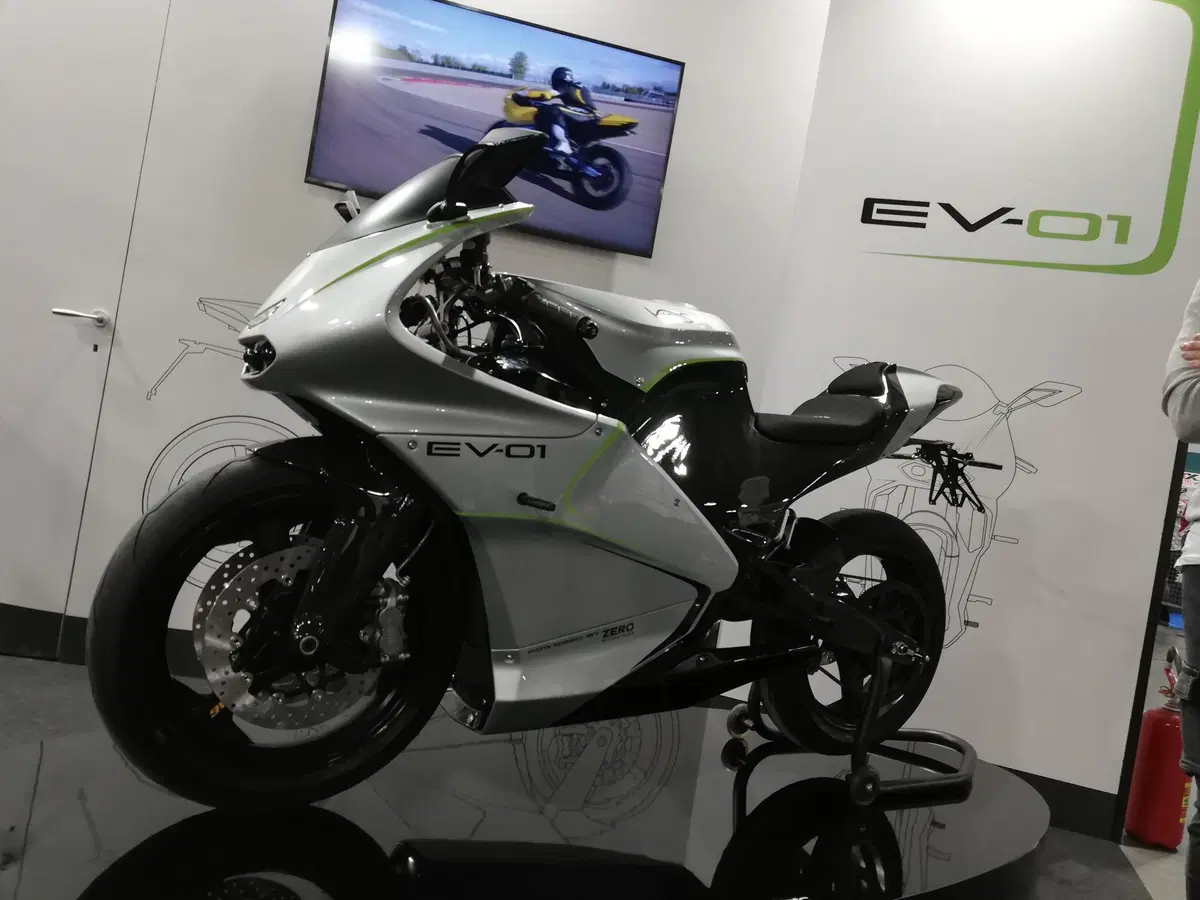 Vins EV-01: dal 2 tempi all'elettrico a EICMA 2019 (8)