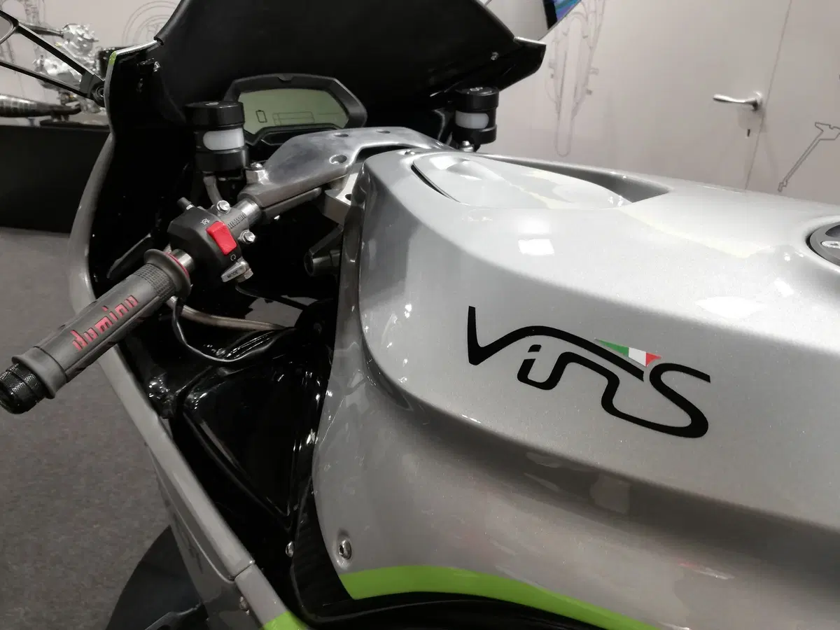 Vins EV-01: dal 2 tempi all'elettrico a EICMA 2019 (3)