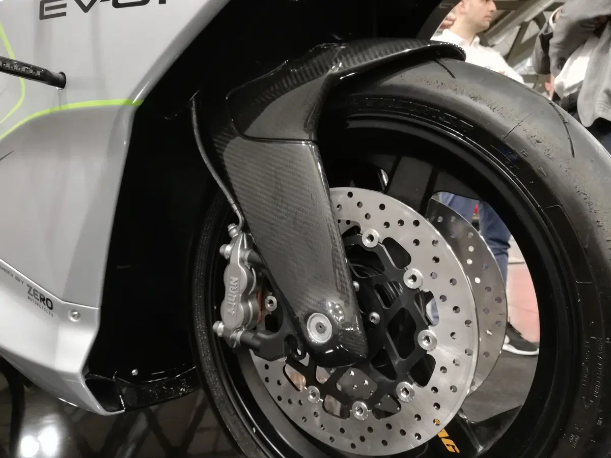 Vins EV-01: dal 2 tempi all'elettrico a EICMA 2019 (7)