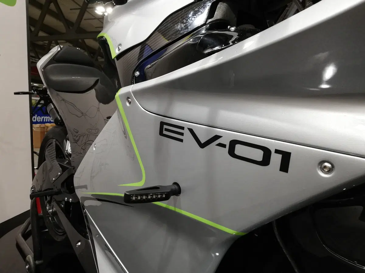 Vins EV-01: dal 2 tempi all'elettrico a EICMA 2019 (11)