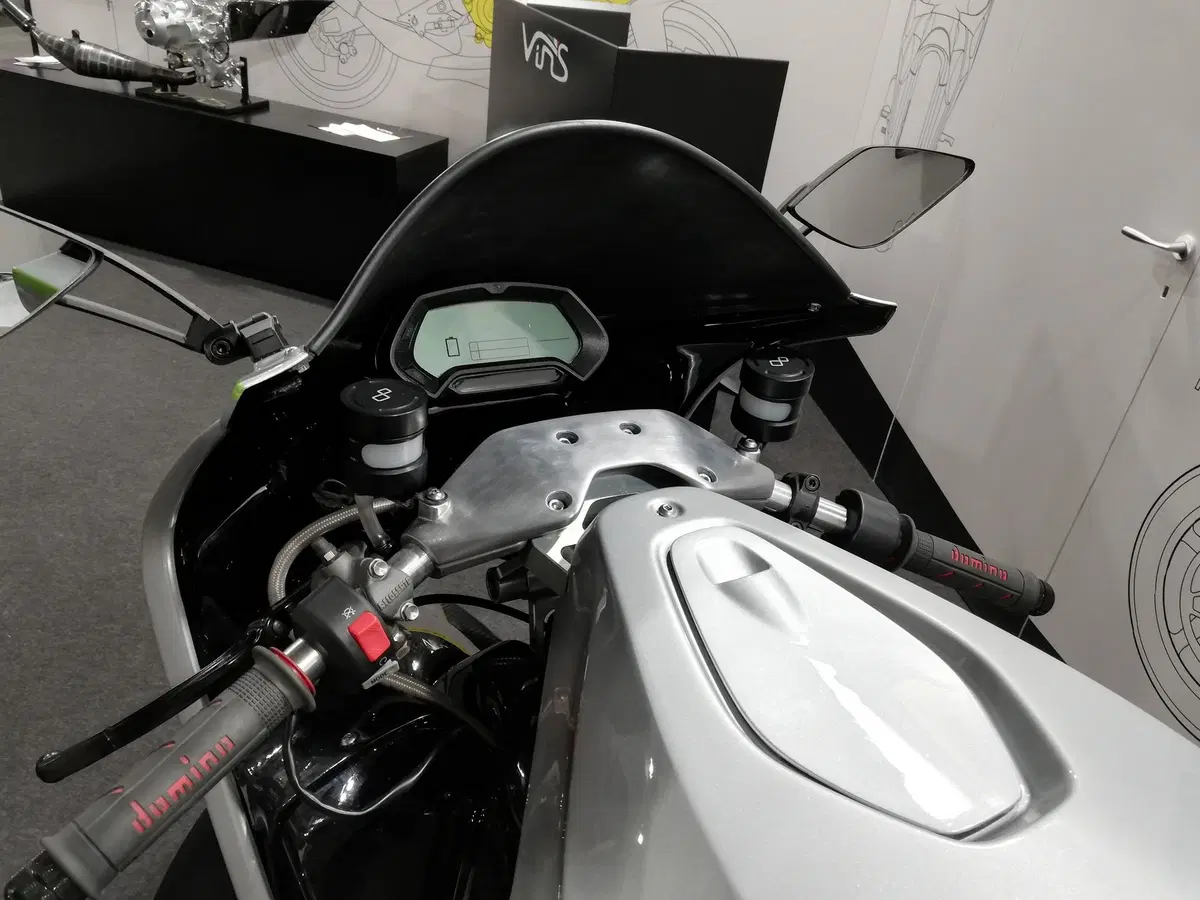 Vins EV-01: dal 2 tempi all'elettrico a EICMA 2019 (13)