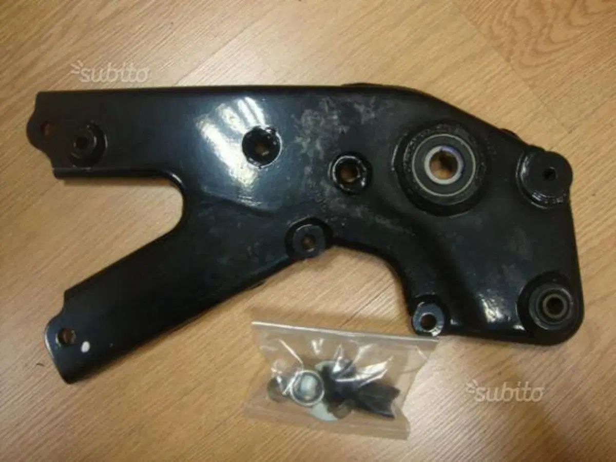 Braccio sosp.post. Suzuki Burgman (2)
