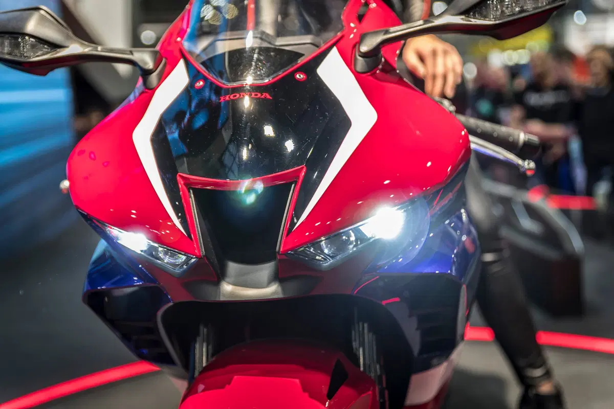 Nuova Honda CBR 1000RR-R Fireblade SP a EICMA 2019: dati, foto e video (13)