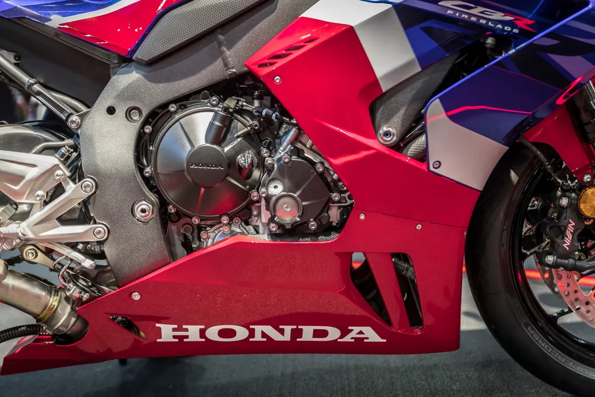 Nuova Honda CBR 1000RR-R Fireblade SP a EICMA 2019: dati, foto e video (25)