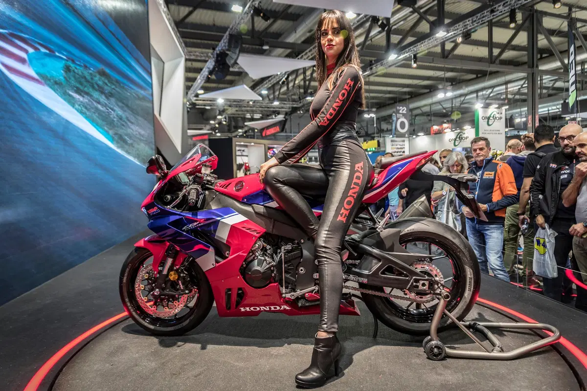 Nuova Honda CBR 1000RR-R Fireblade SP a EICMA 2019: dati, foto e video (3)