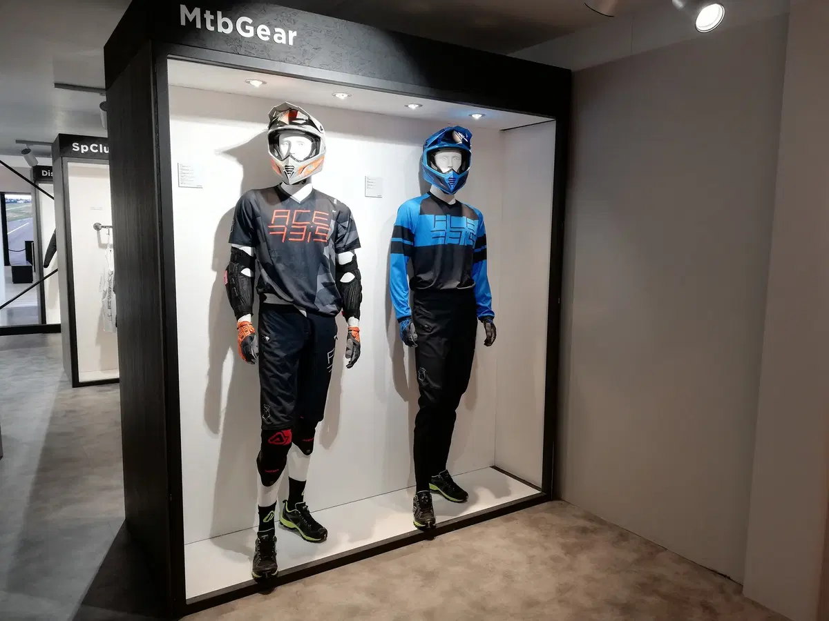 Acerbis: nuovo abbigliamento per cross, touring e bici a EICMA 2019 (3)