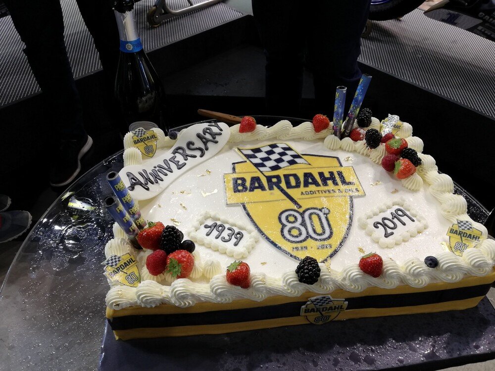La torta di festeggiamento per gli 80 anni di Bardahl