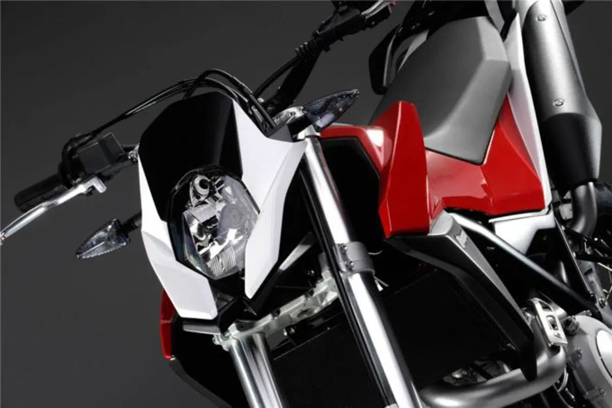 Husqvarna presenta la Concept Strada (2)