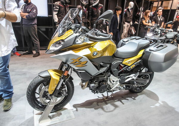 Nuova BMW F 900 XR a EICMA 2019: foto, dati e prezzi