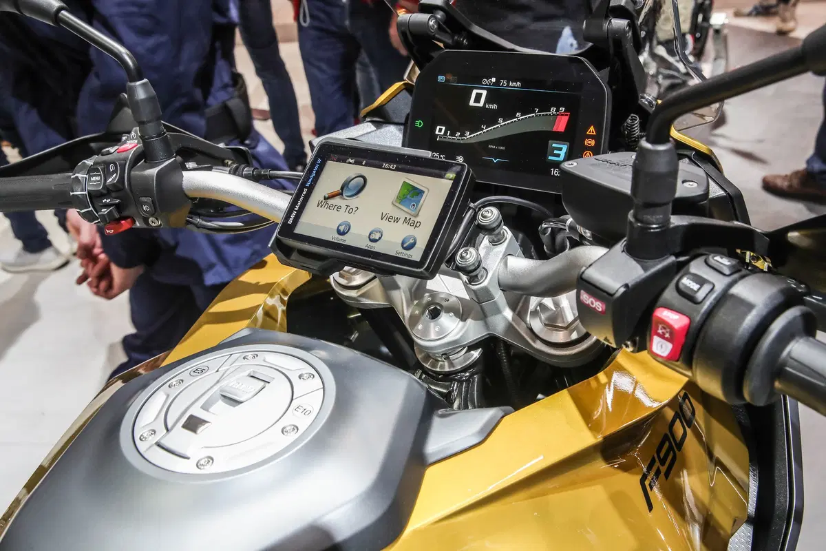Nuova BMW F 900 XR a EICMA 2019: foto, dati e prezzi (5)