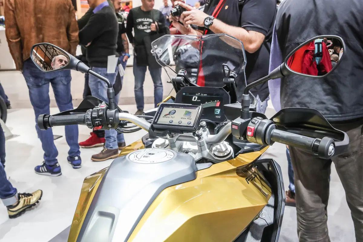 Nuova BMW F 900 XR a EICMA 2019: foto, dati e prezzi (7)