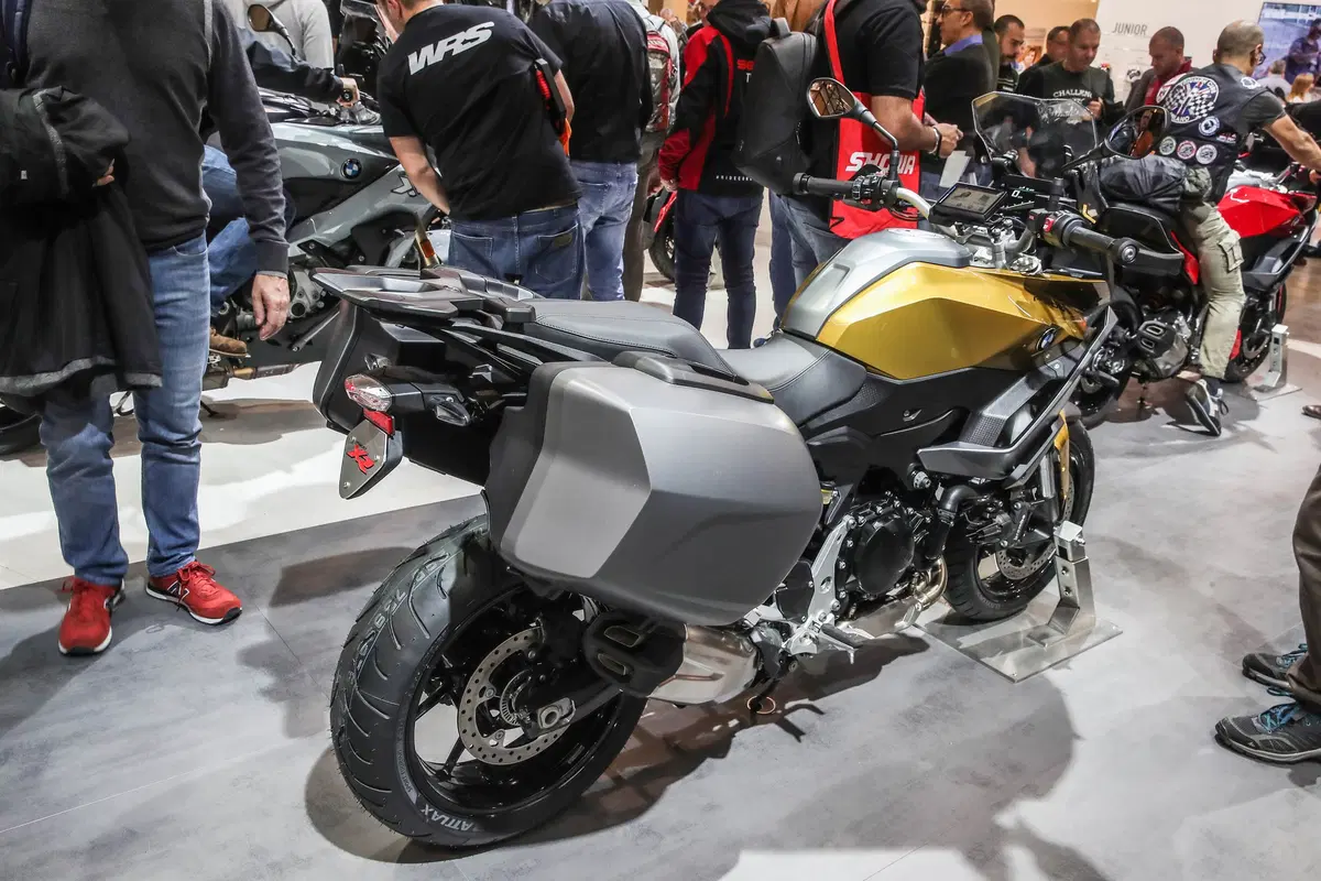Nuova BMW F 900 XR a EICMA 2019: foto, dati e prezzi (2)