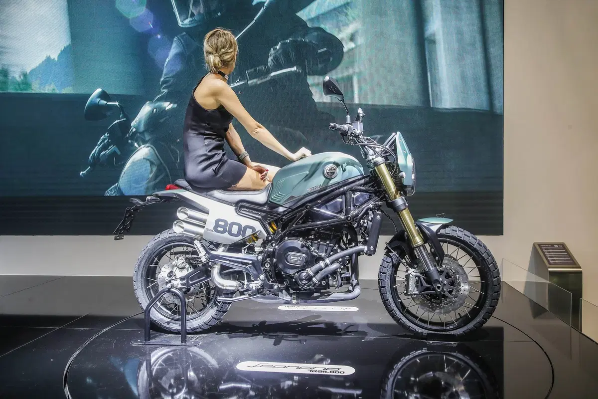 Benelli Leoncino 800 e 800 Trail a EICMA 2019: video, foto e dati (21)