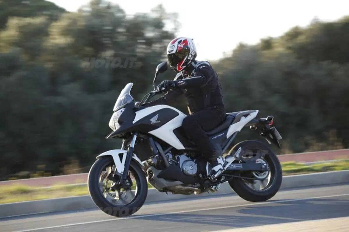 Honda NC700X  (6)