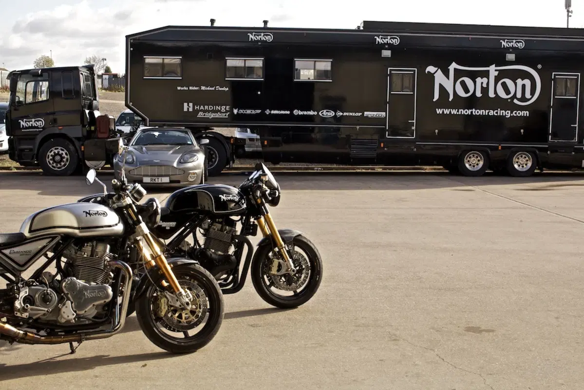 Debutta al Motor Bike Expo 2012 il progetto Norton (+) People (2)