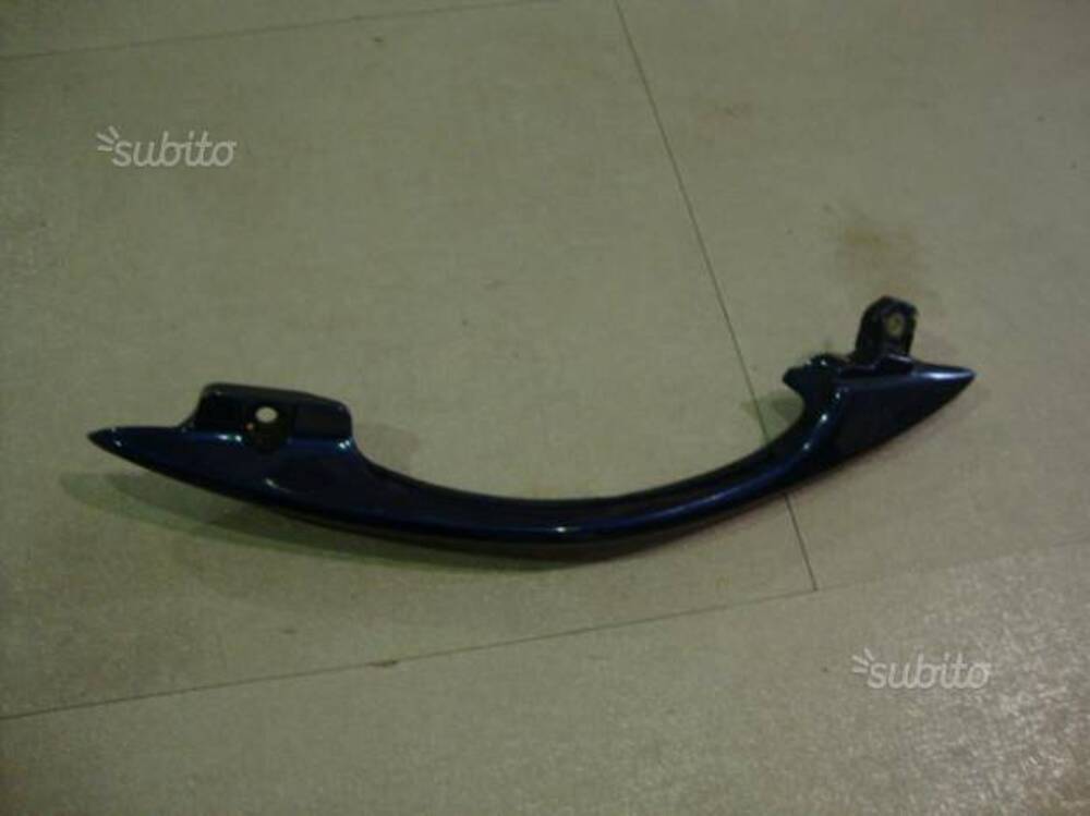 Maniglia passeggero dx suzuki burgman 400 2003 (3)