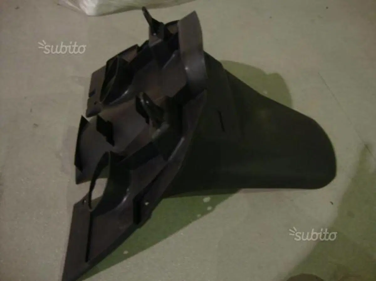 Parafango post. suzuki burgman 125/150 02/06
