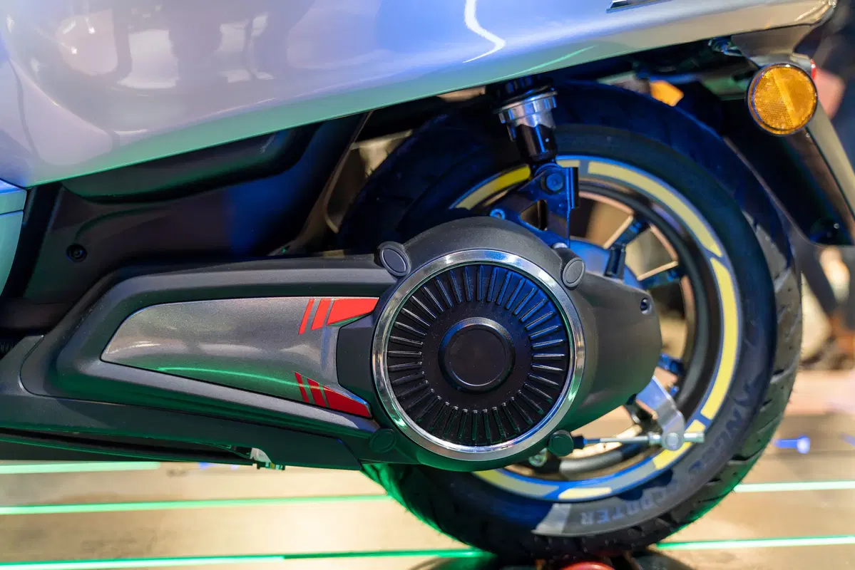 Vespa Elettrica 70 km/h presentata a EICMA 2019. Foto e dati (10)