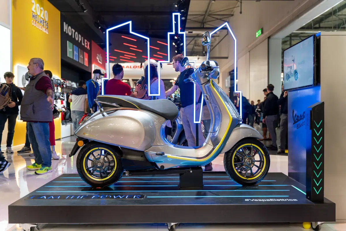 Vespa Elettrica 70 km/h presentata a EICMA 2019. Foto e dati