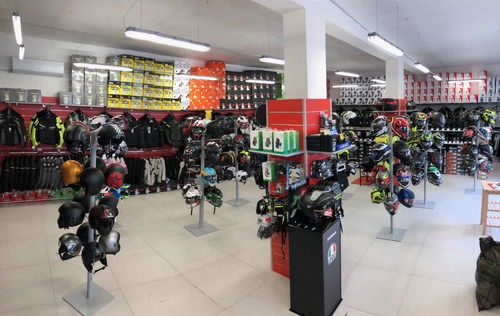 Motoabbigliamento.it inaugura un nuovo punto vendita a Torino (3)