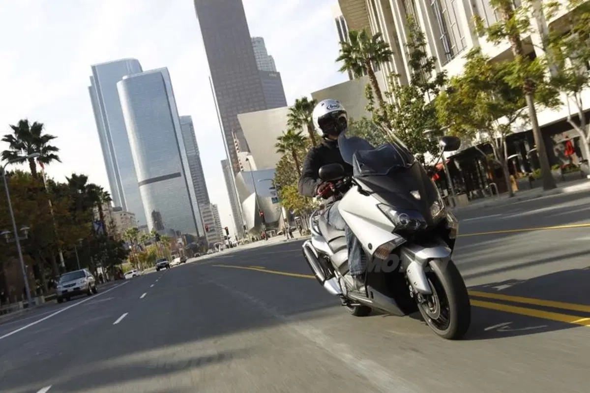 Yamaha TMAX 530  (6)