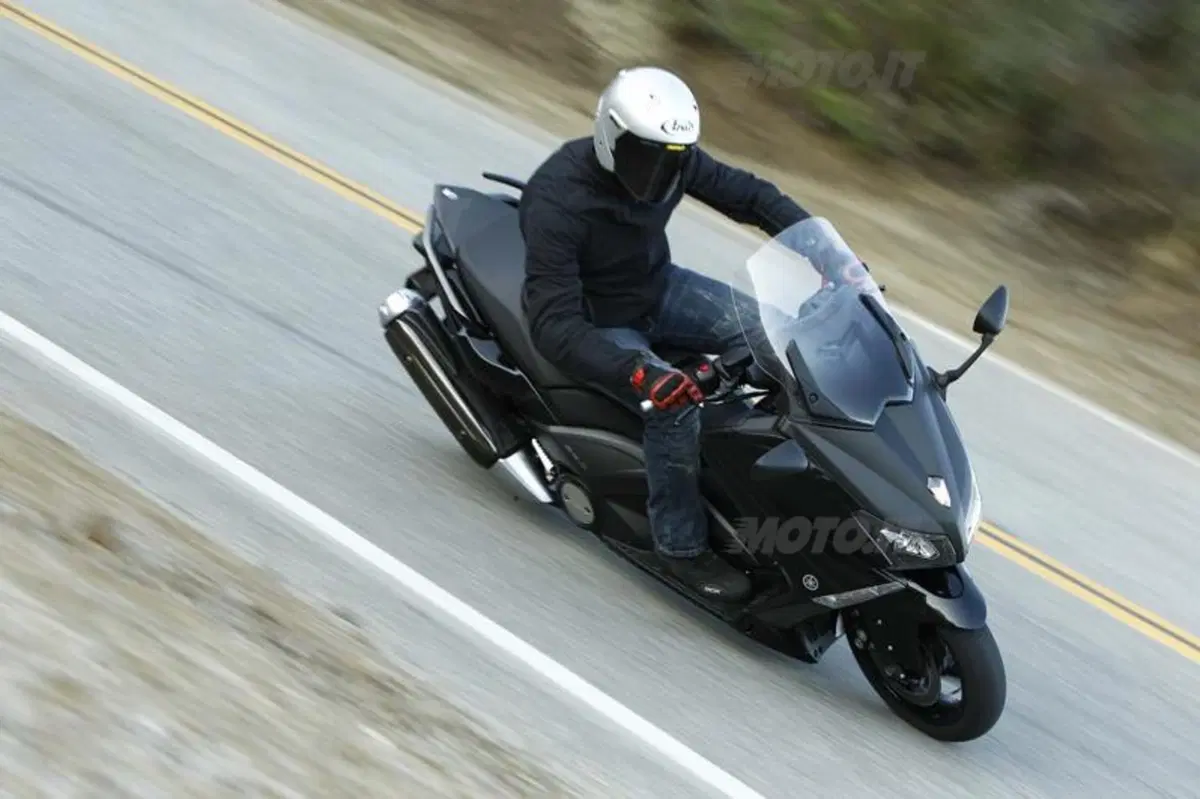 Yamaha TMAX 530  (7)