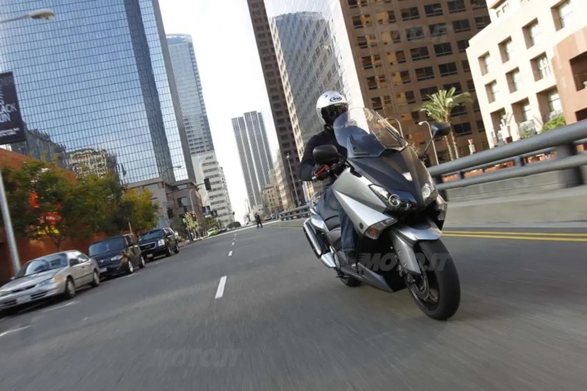 Yamaha TMAX 530  (9)