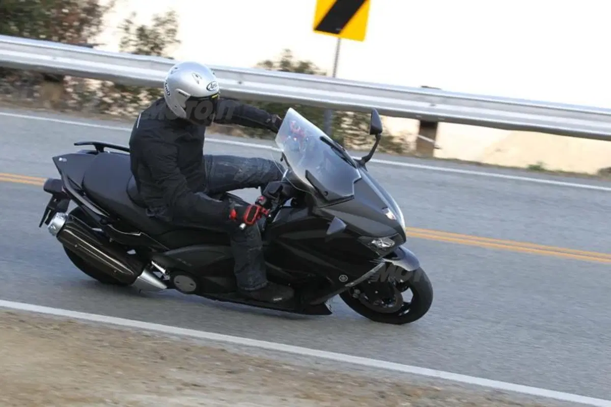 Yamaha TMAX 530  (11)