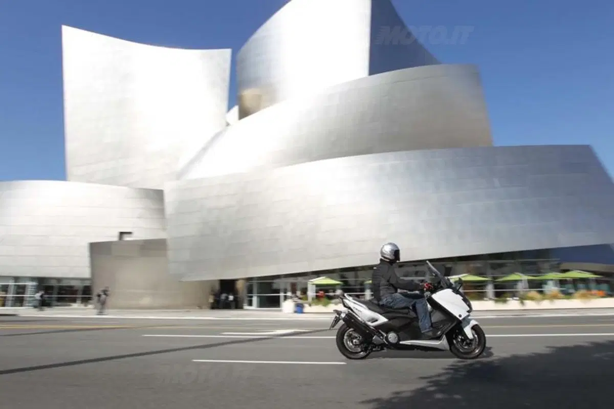 Yamaha TMAX 530  (12)