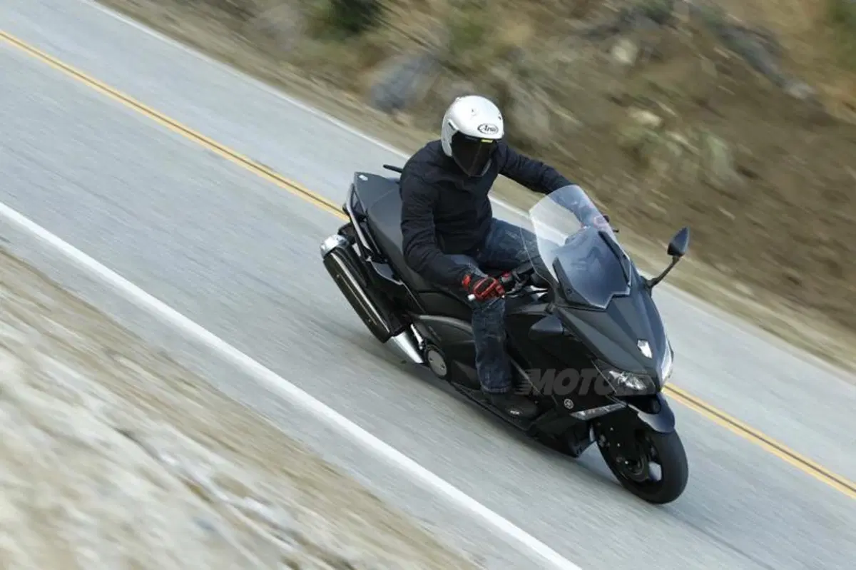 Yamaha TMAX 530  (16)