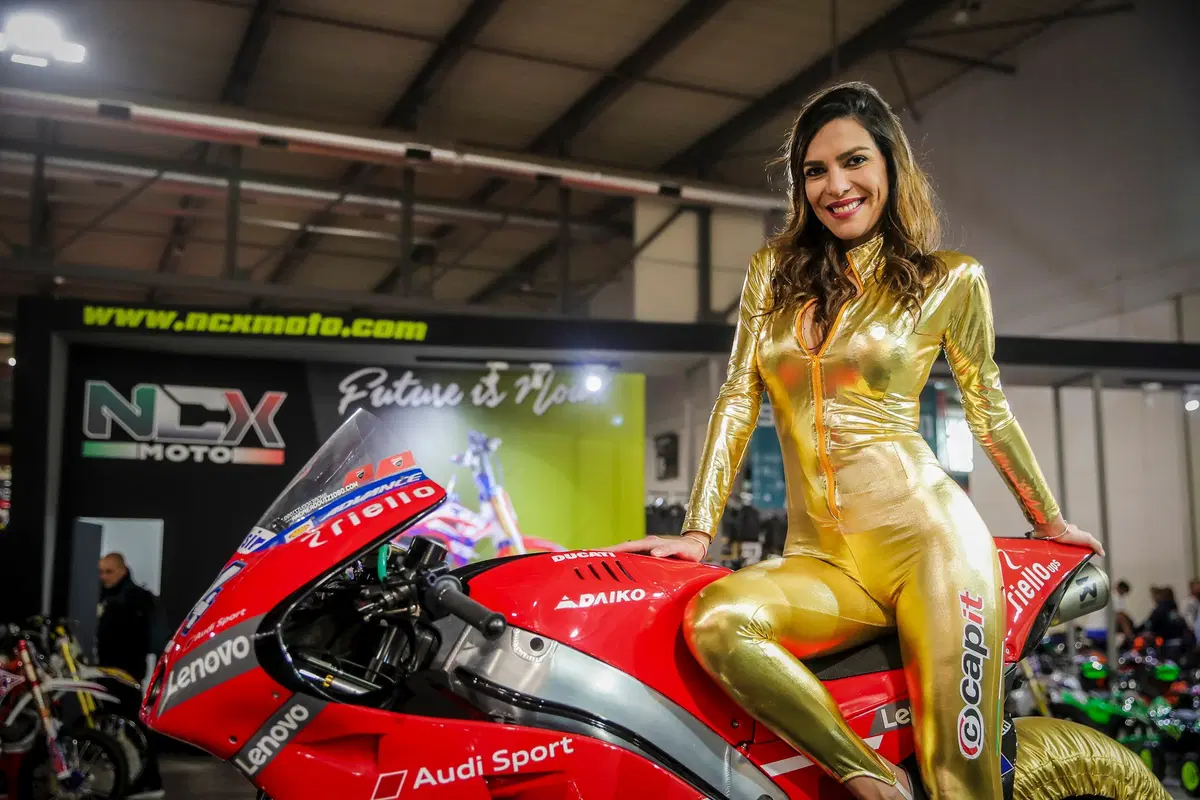 Le ragazze di EICMA 2019 (14)