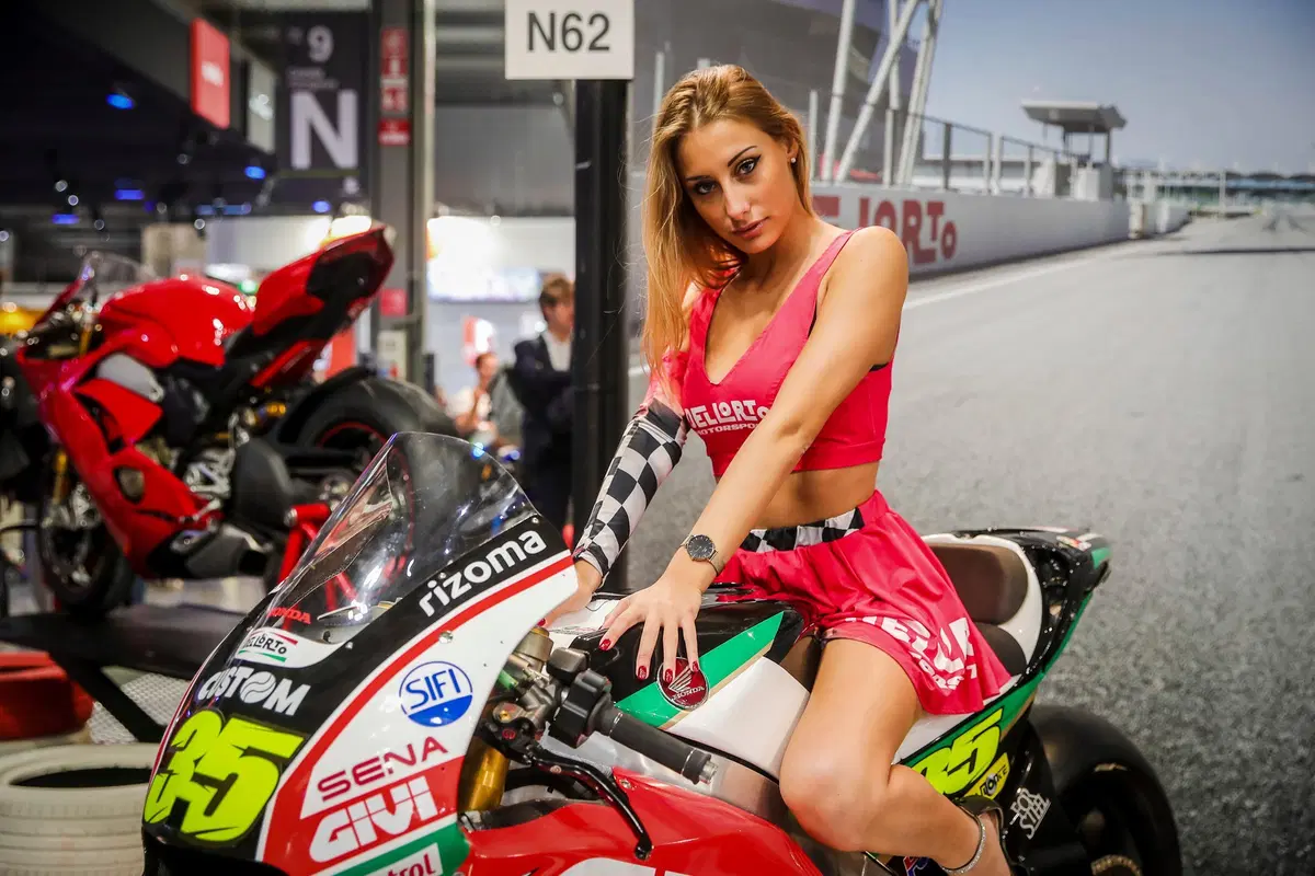 Le ragazze di EICMA 2019 (21)