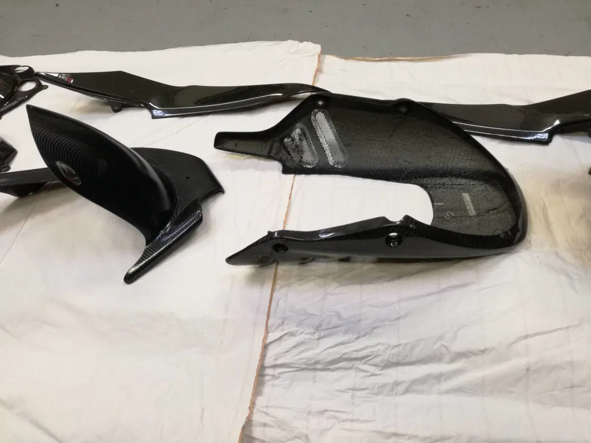 Kit Carbonio Kawasaki ER 6N Leovince (2)