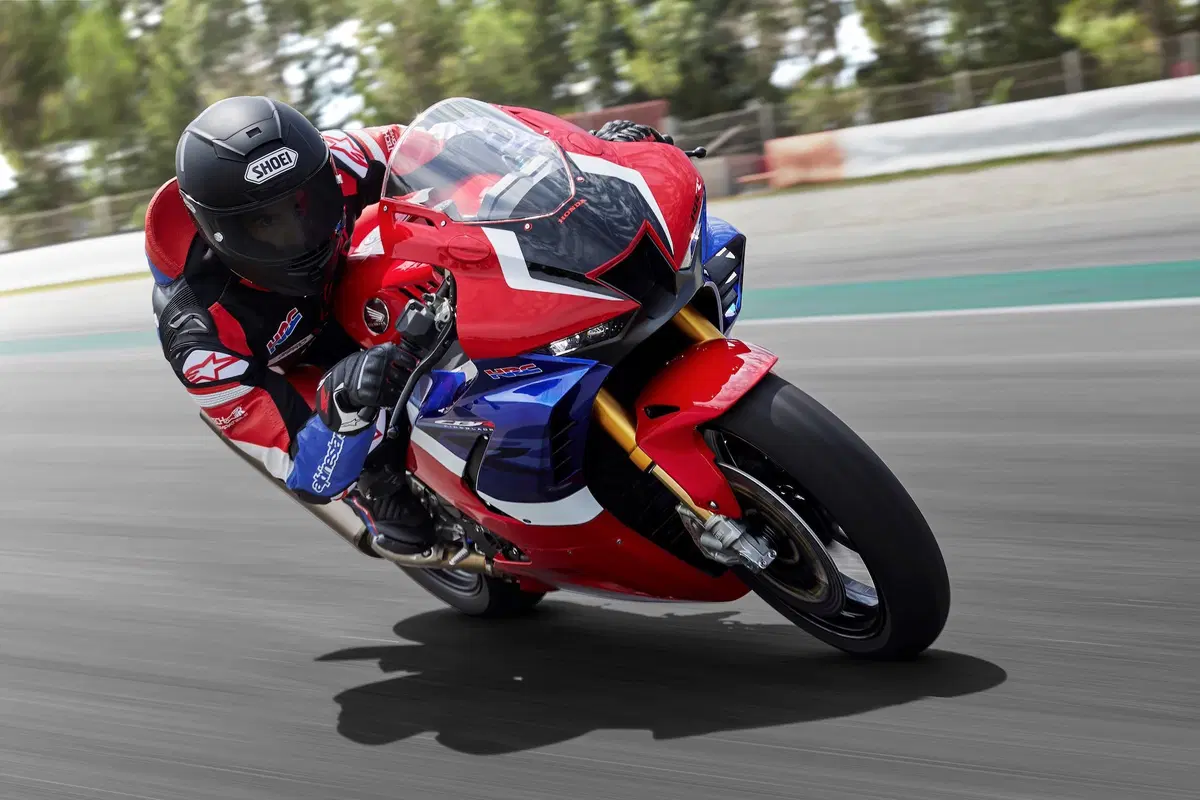 Marc Márquez e la Honda CBR1000RR-R SP: 'Ma è davvero una moto stradale?' (2)