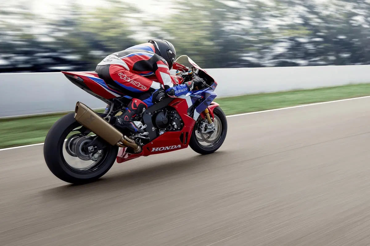 Marc Márquez e la Honda CBR1000RR-R SP: 'Ma è davvero una moto stradale?' (4)