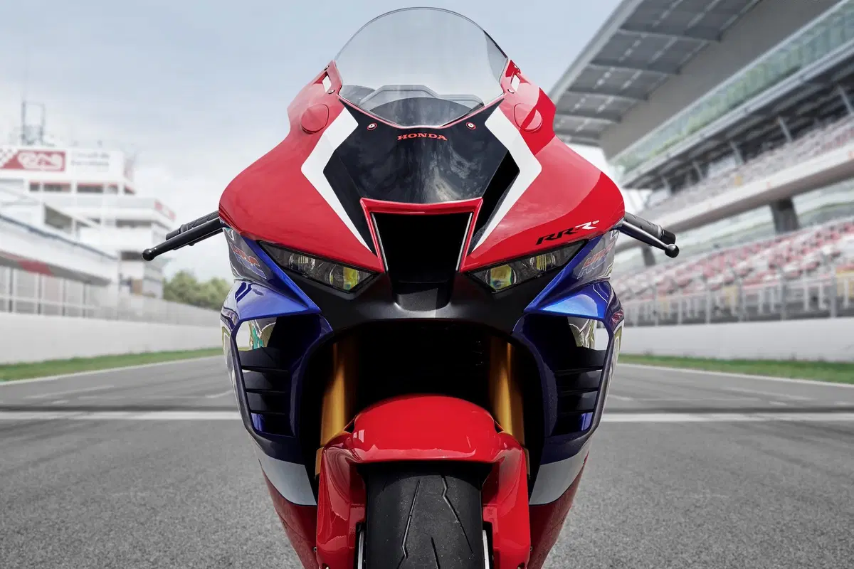 Marc Marquez: "Ma è davvero una moto stradale?" (9)