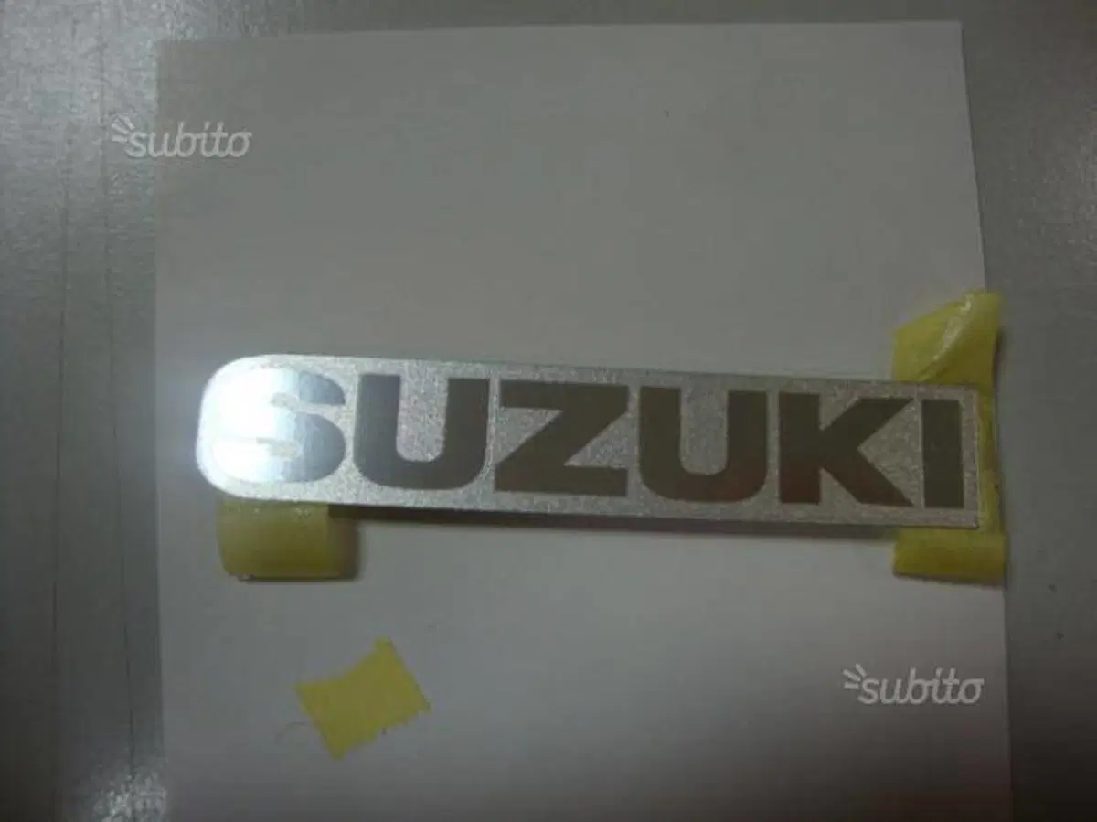 Emblema "Suzuki" per codone dei seguenti modelli c