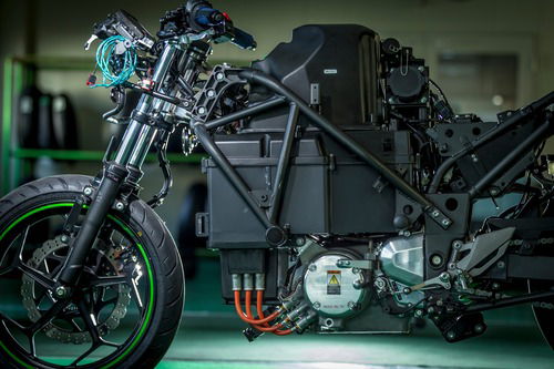 Kawasaki annuncia l'arrivo di una Ninja elettrica (8)