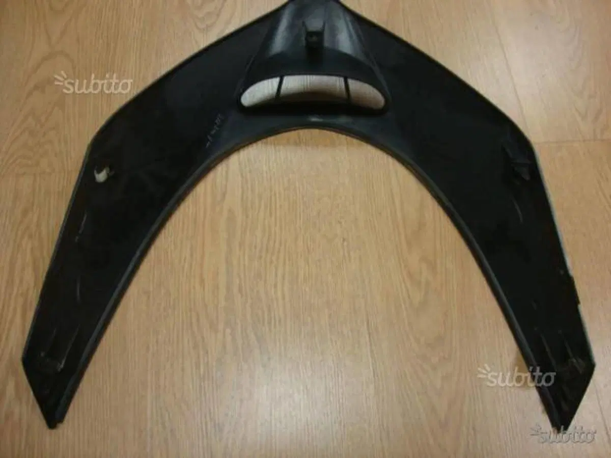 Scudo anteriore superiore Burgman 250-400 Suzuki (2)