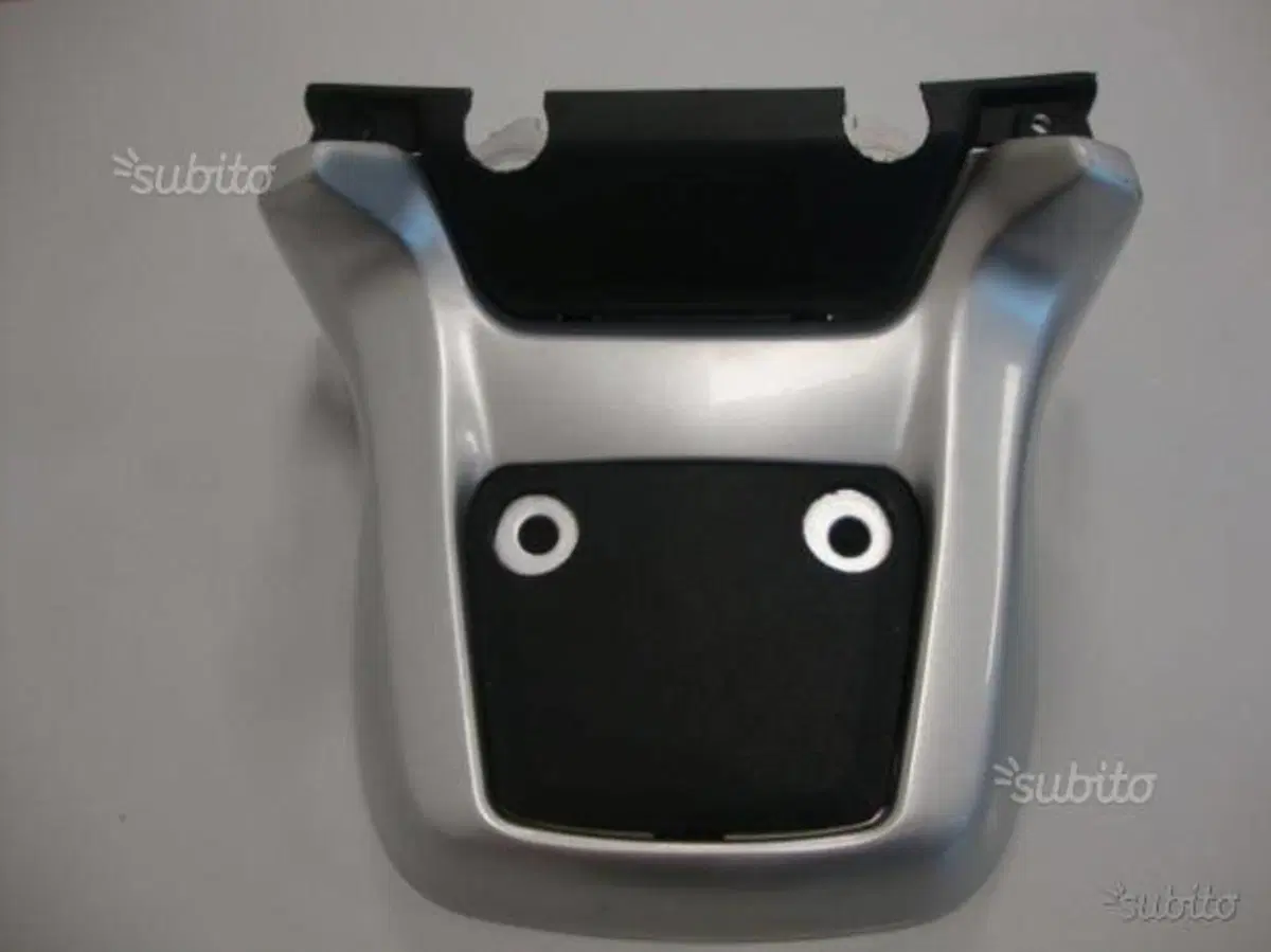 Supporto schienale Burgman 400 e 250 Suzuki (2)