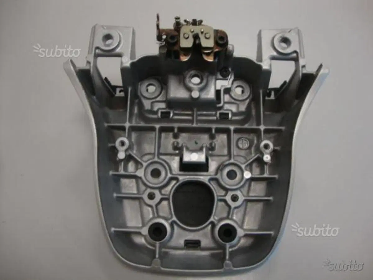 Supporto schienale Burgman 400 e 250 Suzuki (4)