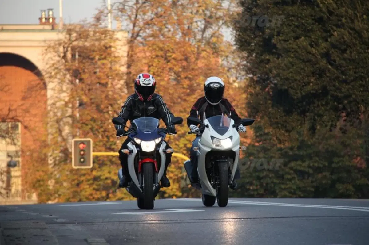Honda CBR 250R VS Kawasaki Ninja 250R