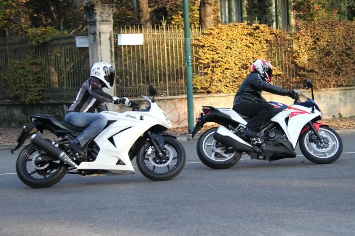 Honda CBR 250R VS Kawasaki Ninja 250R (2)