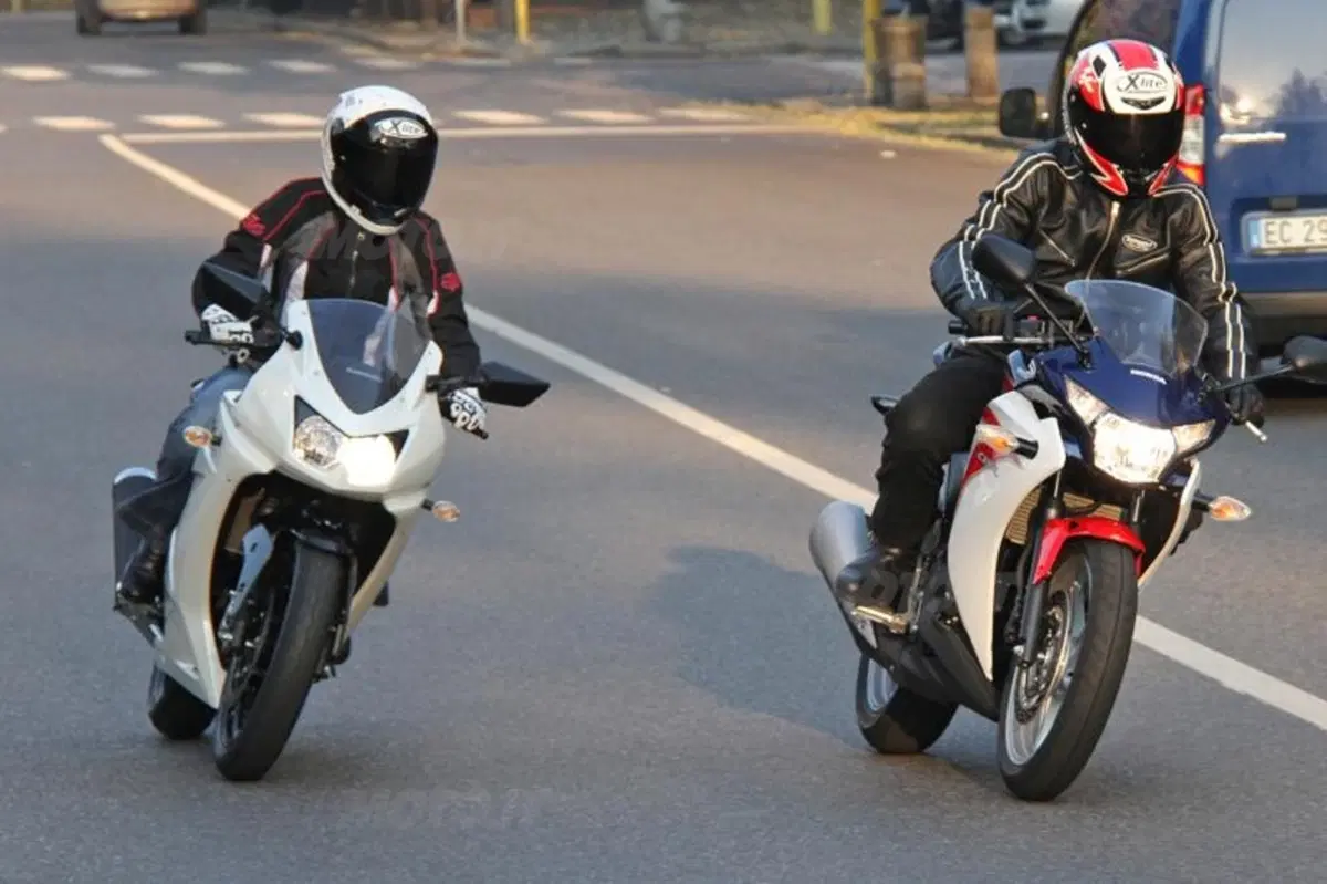 Honda CBR 250R VS Kawasaki Ninja 250R (9)