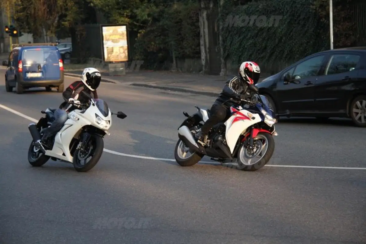 Honda CBR 250R VS Kawasaki Ninja 250R (11)