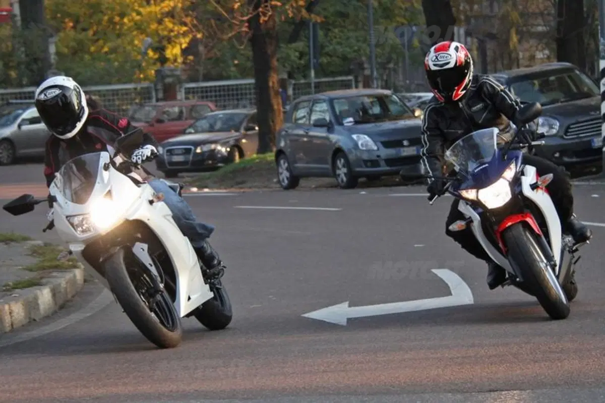 Honda CBR 250R VS Kawasaki Ninja 250R (12)