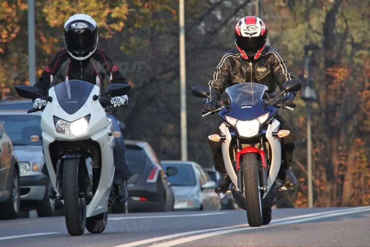 Honda CBR 250R VS Kawasaki Ninja 250R (15)