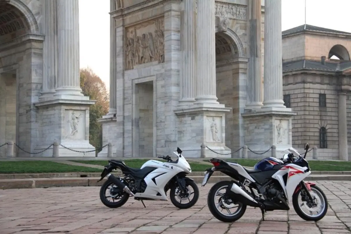 Honda CBR 250R VS Kawasaki Ninja 250R (19)